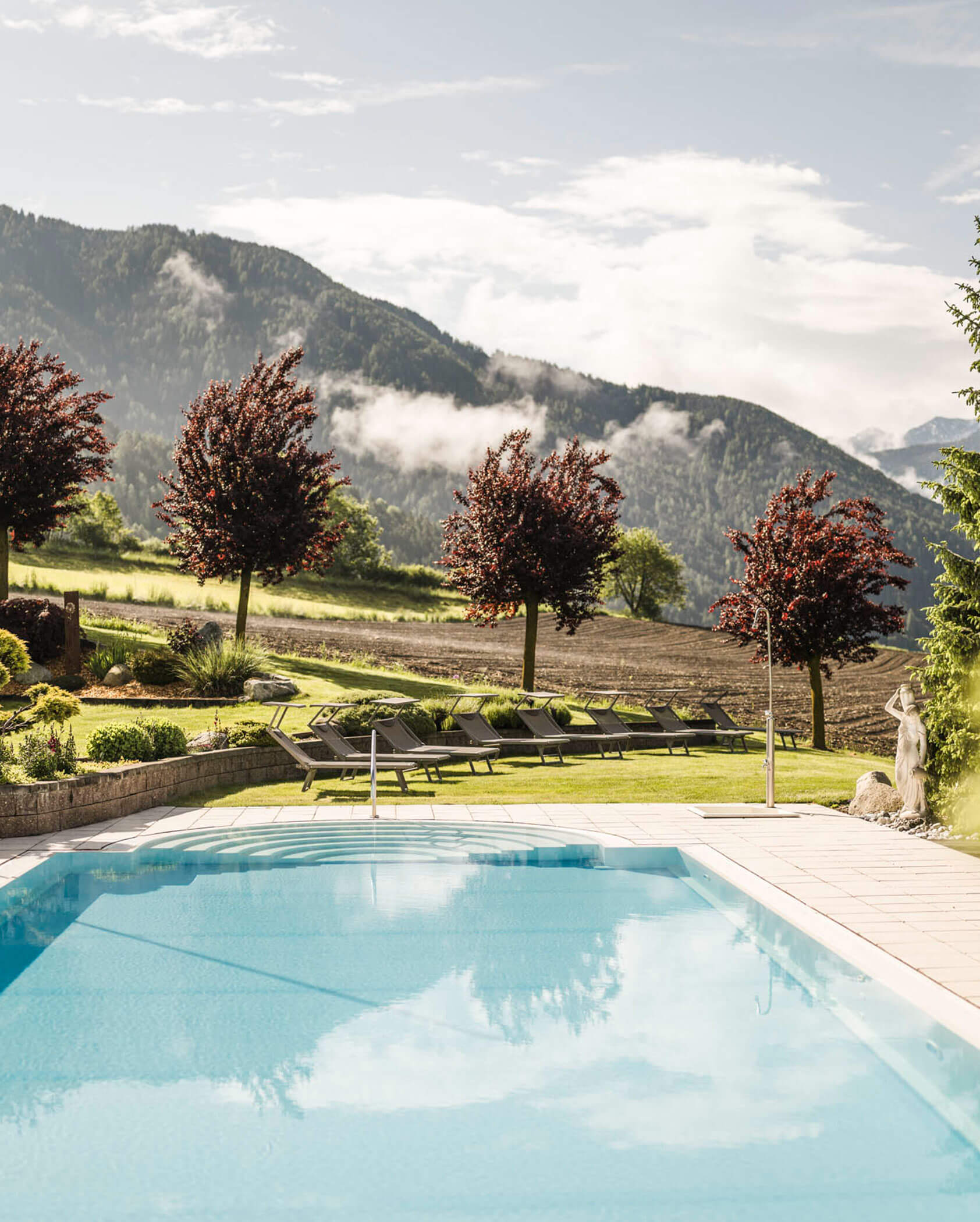 Außenpool im Sommer