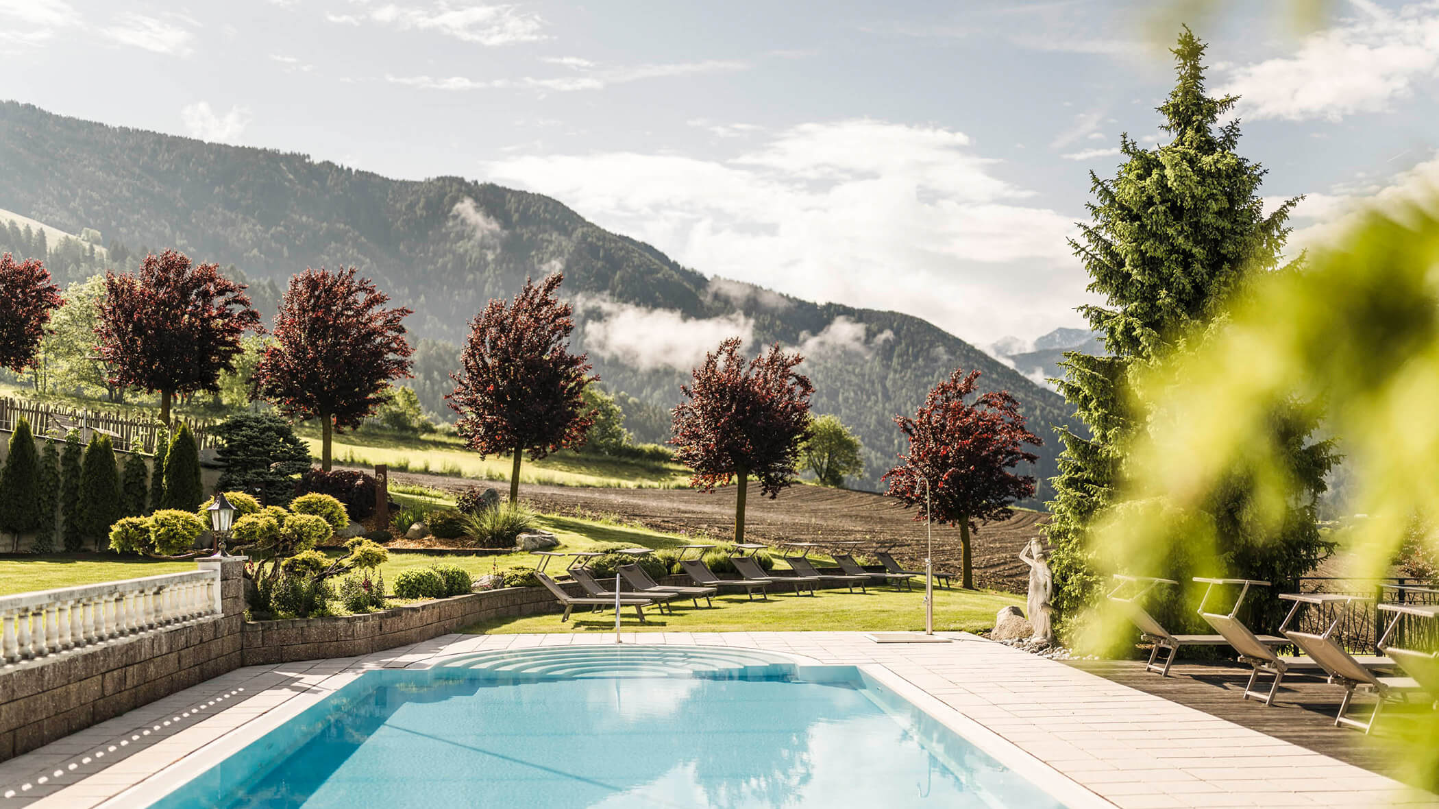 Piscina esterna in estate